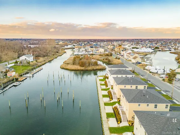 $4,200 | 2812 Ocean Avenue, Seaford, NY 11783