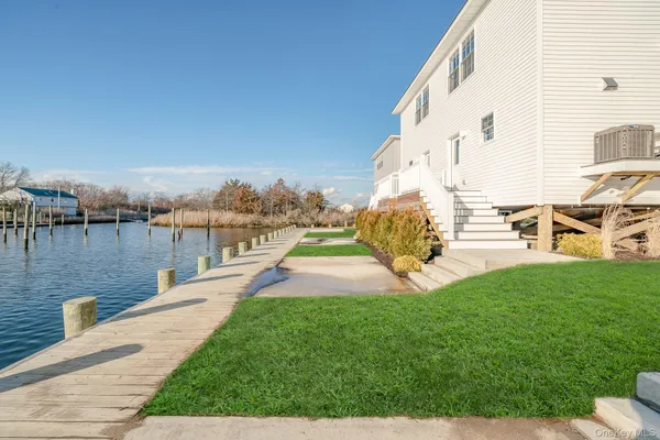 $4,200 | 2812 Ocean Avenue, Seaford, NY 11783