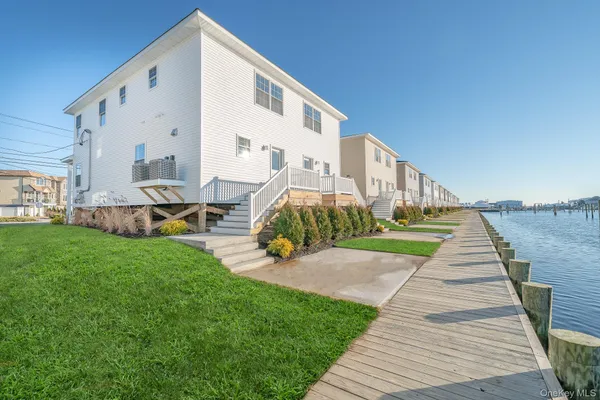 $4,200 | 2812 Ocean Avenue, Seaford, NY 11783