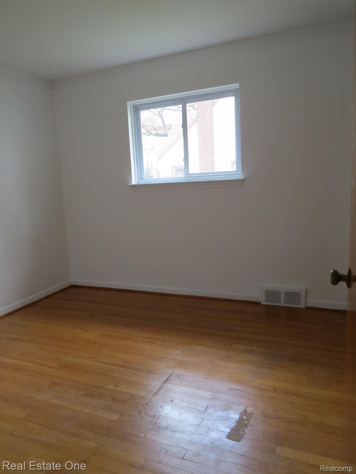 6515 Pelham Road Allen Park, MI 48101 - Photo 13 of 28 149.JPG