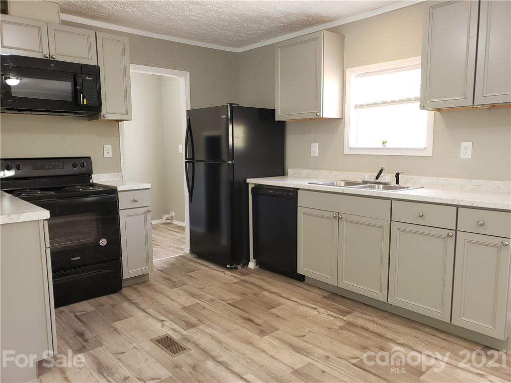 926 Jackson Loop Road Flat Rock, NC 28731 - Photo 2 of 20 Gallery Image 2