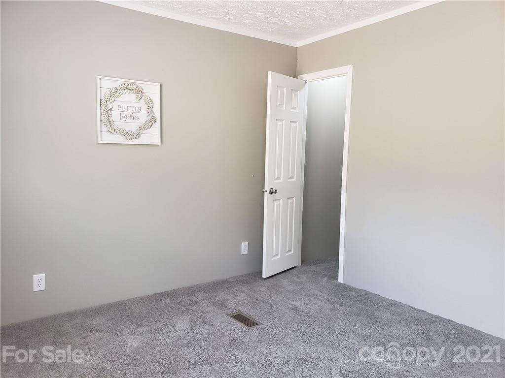 926 Jackson Loop Road Flat Rock, NC 28731 - Photo 5 of 20 Gallery Image 5