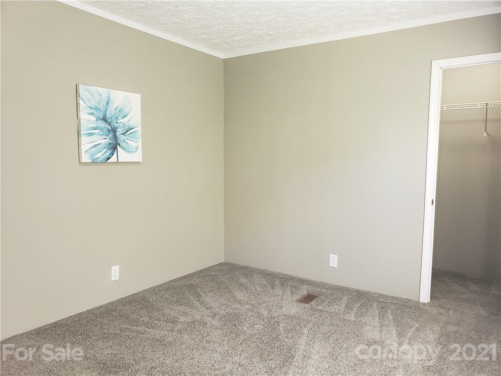 926 Jackson Loop Road Flat Rock, NC 28731 - Photo 8 of 20 Gallery Image 8