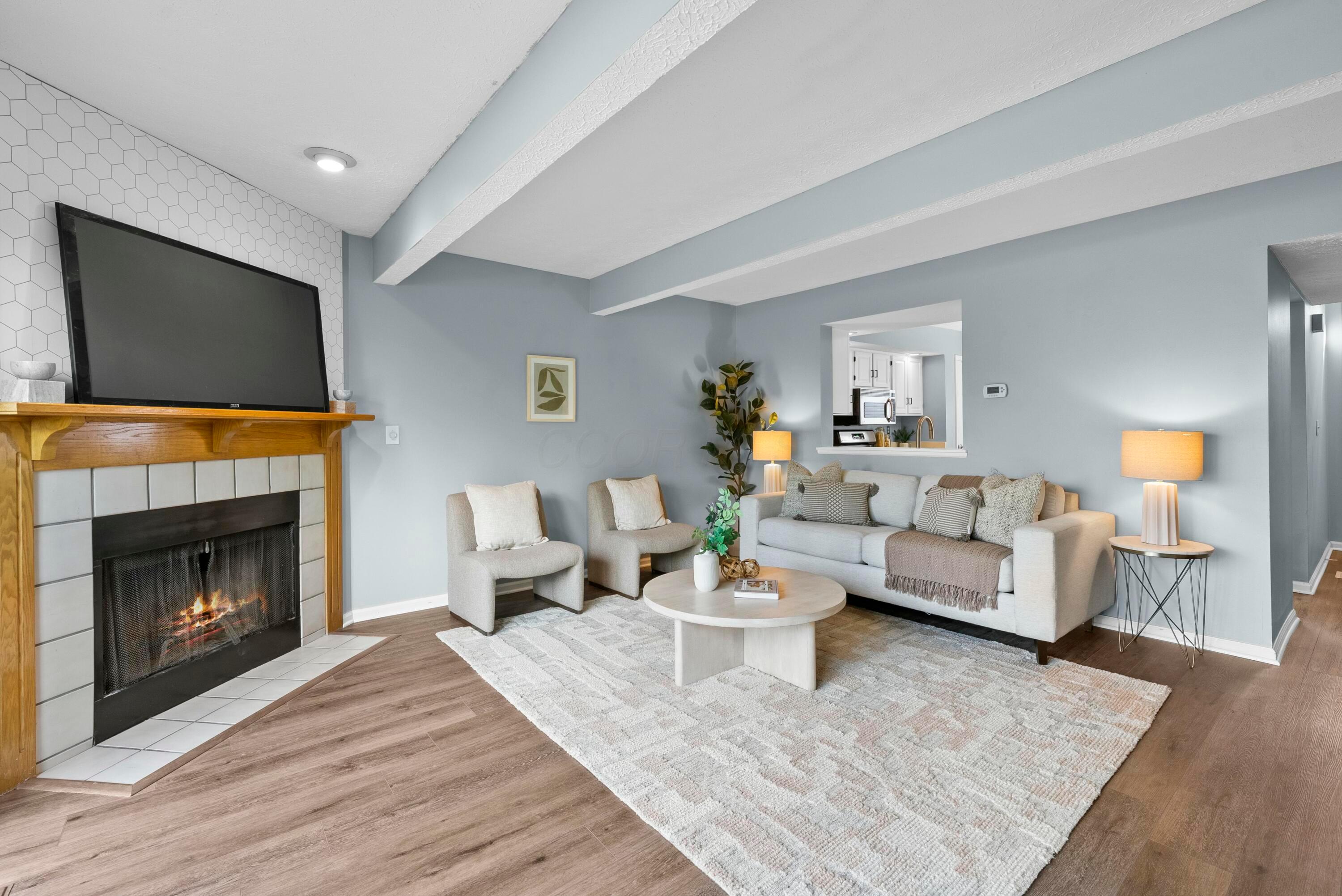 6908 Avery Road Dublin, OH 43017 - Photo 11 of 34 Living Room