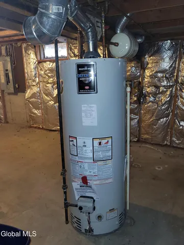 $425,000 | 2 Shadowbrook Drive, Clifton Park, NY 12065