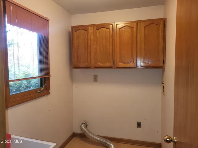 $425,000 | 2 Shadowbrook Drive, Clifton Park, NY 12065