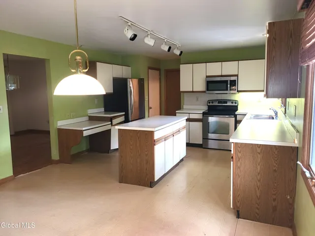 $425,000 | 2 Shadowbrook Drive, Clifton Park, NY 12065