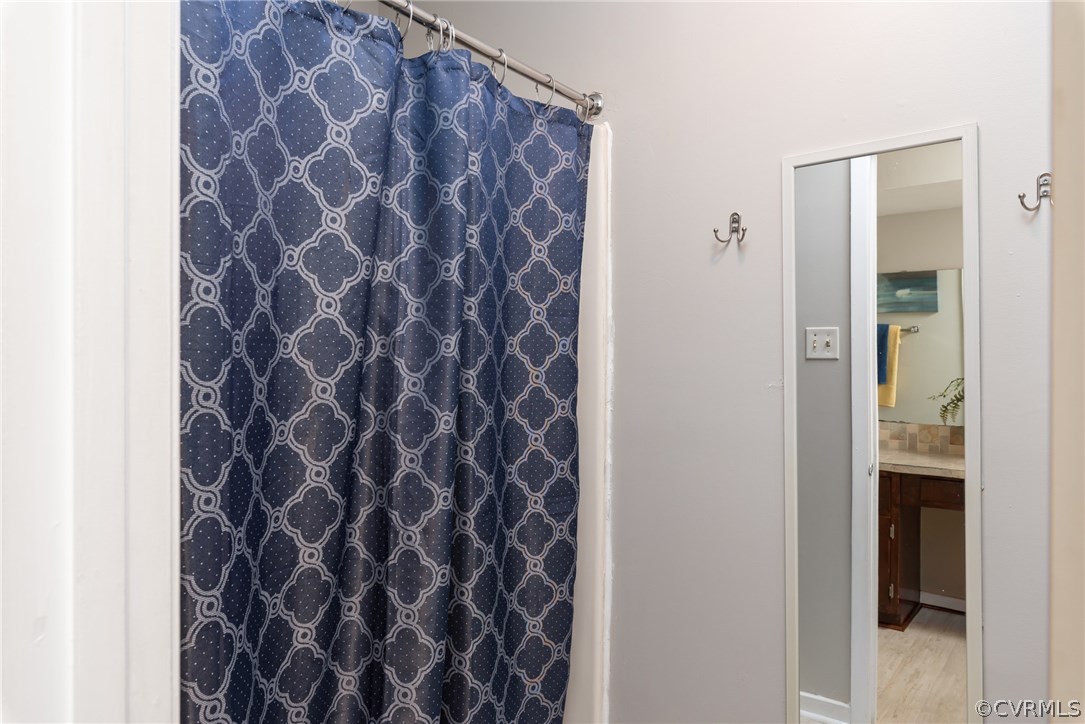 3114 Spreading Oak Road Midlothian, VA 23112 - Photo 17 of 28 Master Bathroom, Double Vanity, Linen Closet, Show