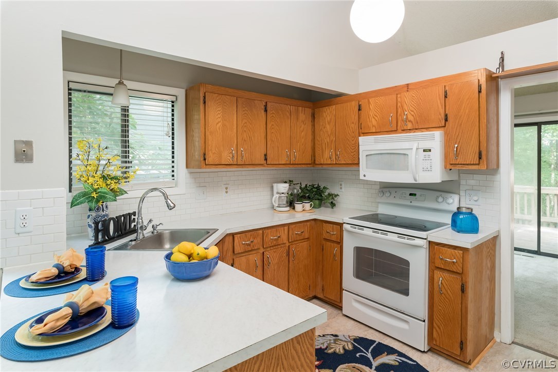 3114 Spreading Oak Road Midlothian, VA 23112 - Photo 6 of 28 Kitchen, 10'x 9'8", Stove, Microwave, Dishwasher,