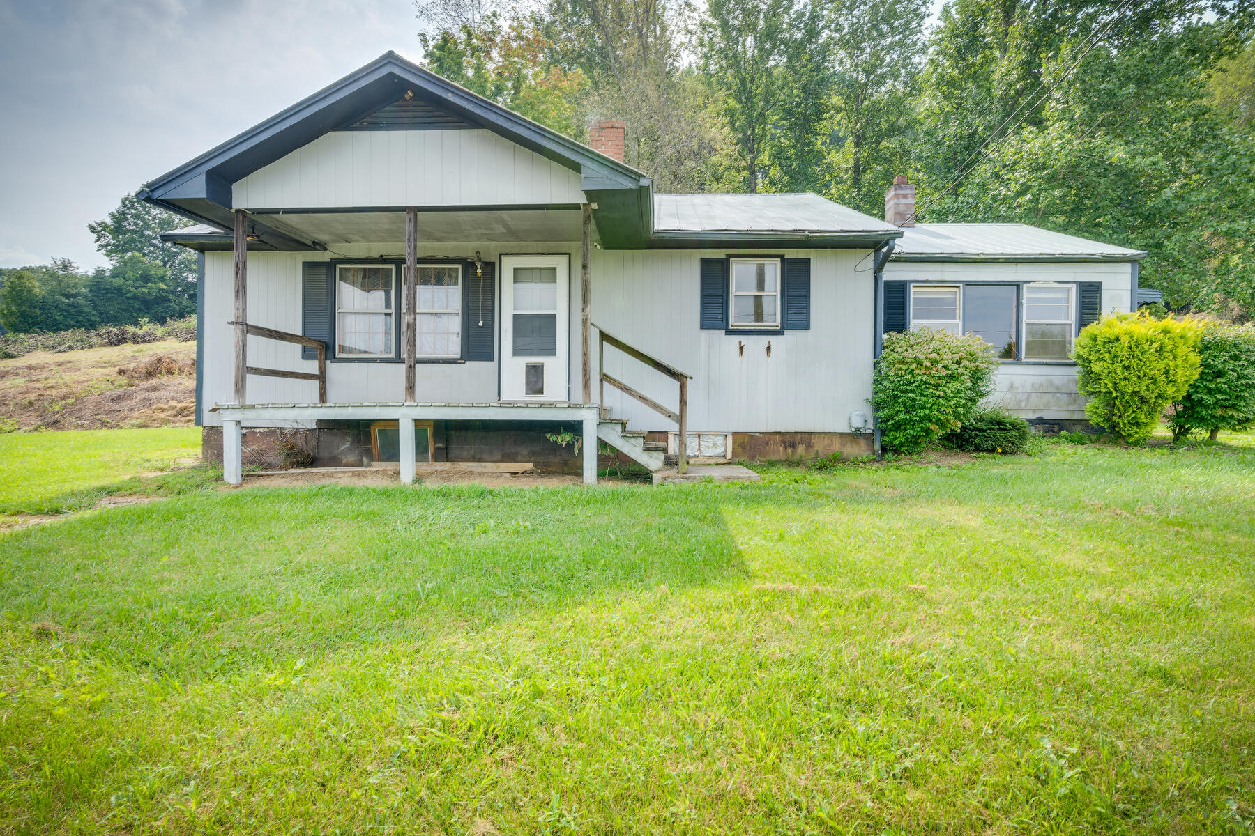 277 Fieldcrest Road Blountville, TN 37617 - Photo 1 of 36 001