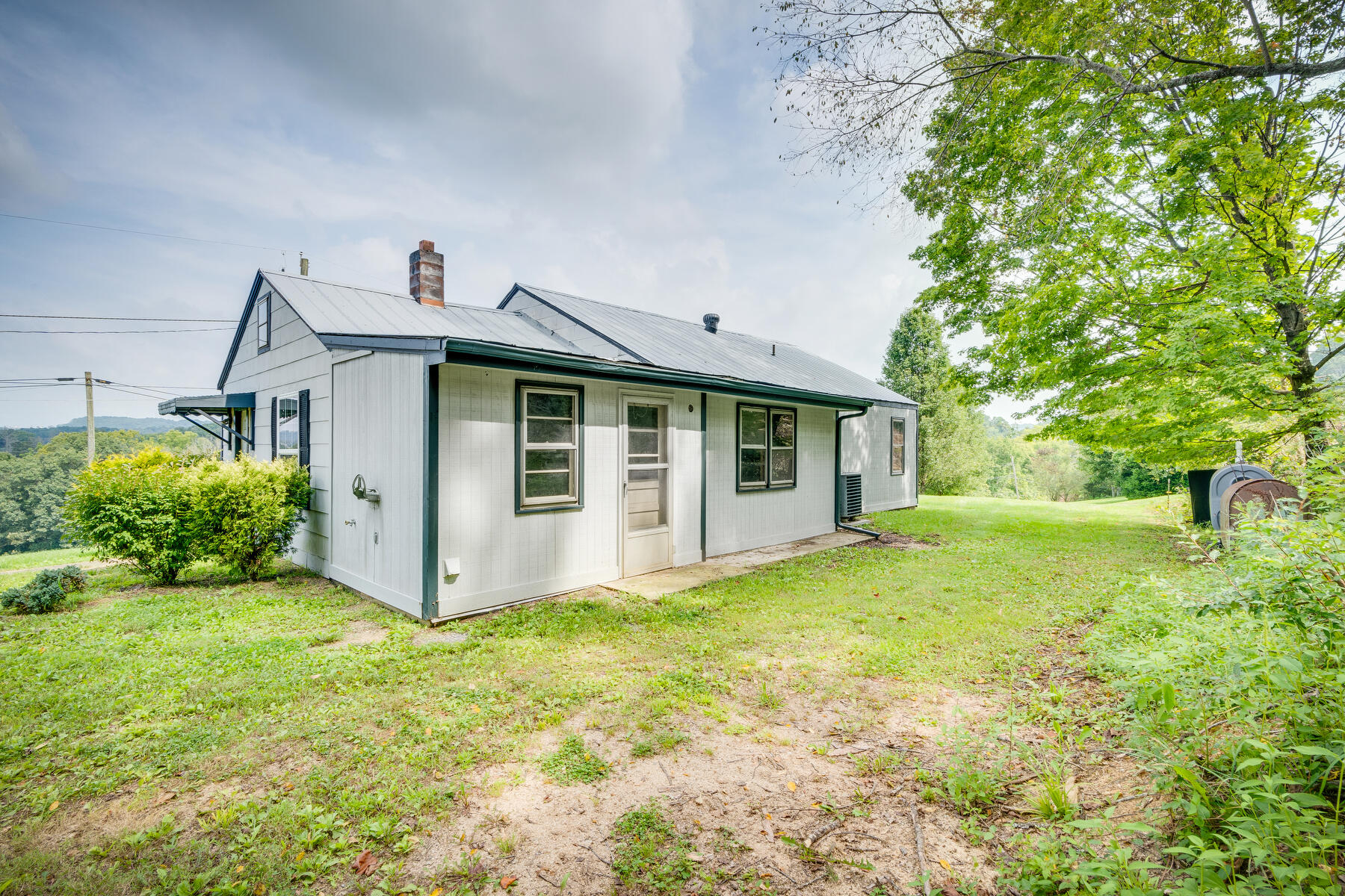 277 Fieldcrest Road Blountville, TN 37617 - Photo 17 of 36 017