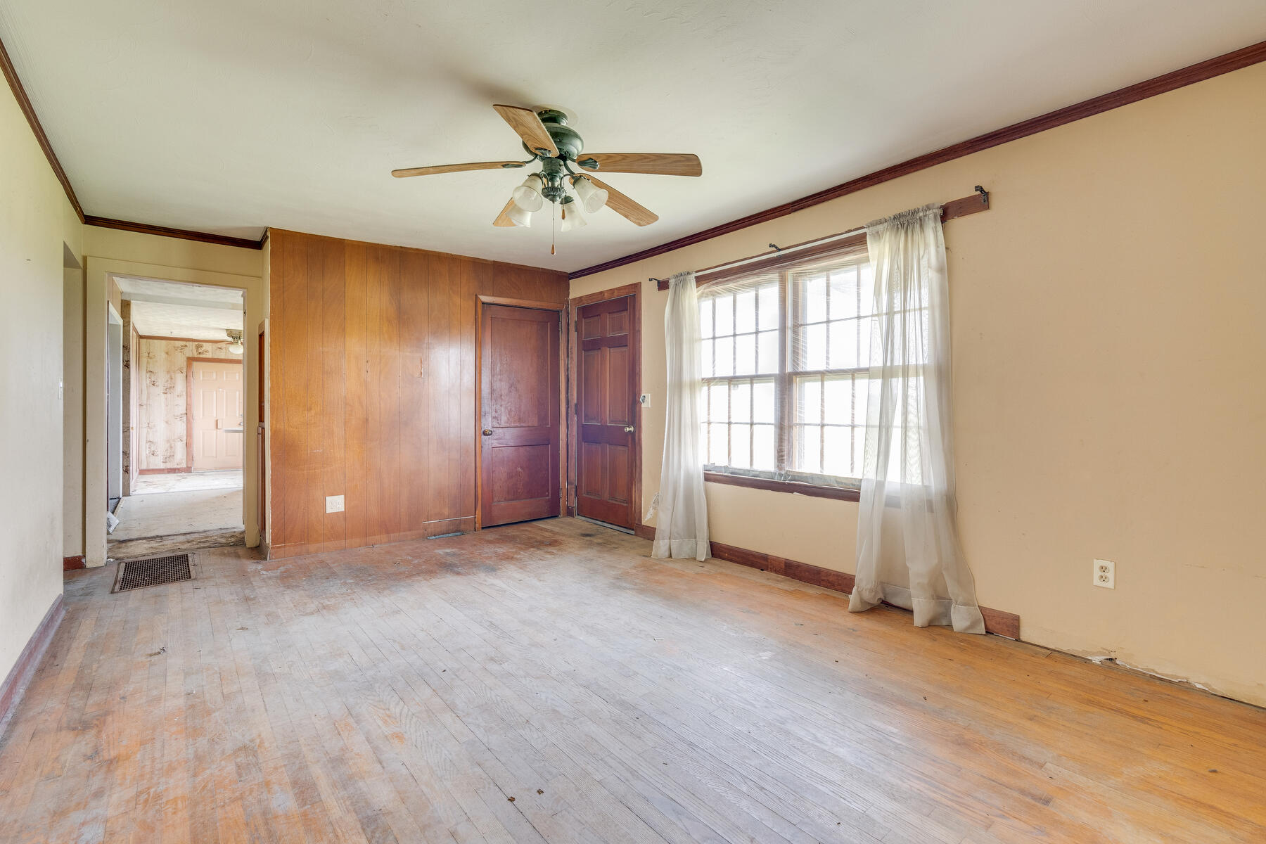 277 Fieldcrest Road Blountville, TN 37617 - Photo 4 of 36 004