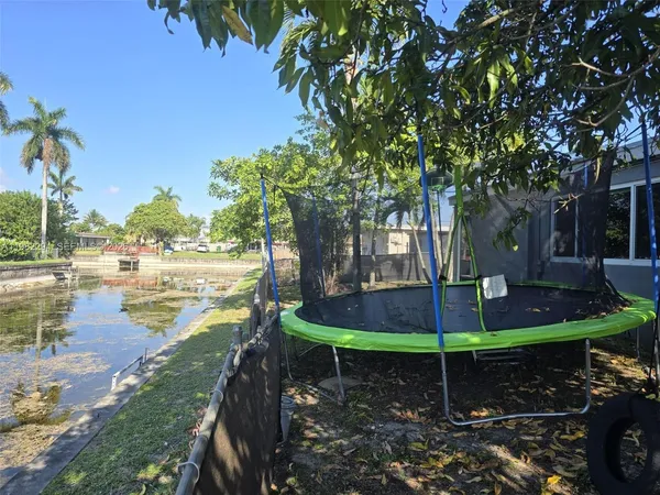 $469,900 | 5812 Northwest 20th Court, Pompano Beach, FL 33063