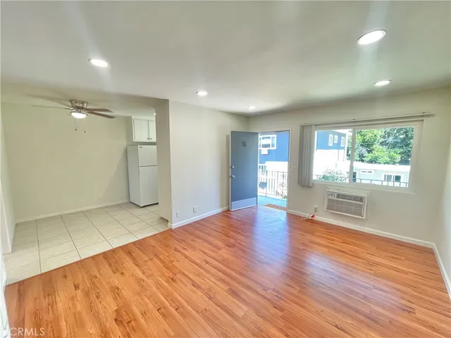 $2,000 | 3123 Foothill Boulevard, Unit 8, La Crescenta, CA 91214