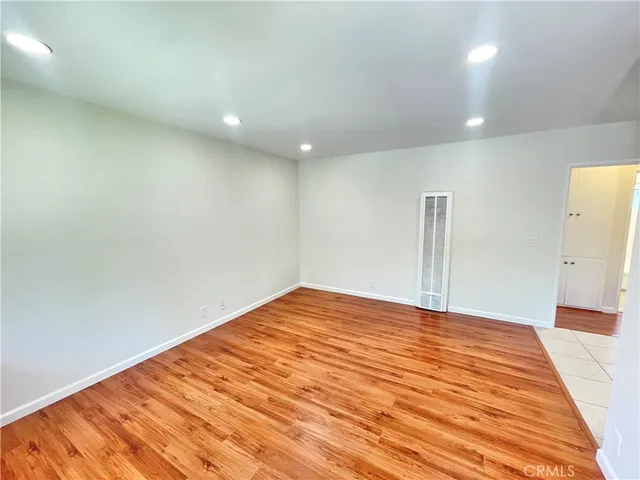 $2,000 | 3123 Foothill Boulevard, Unit 8, La Crescenta, CA 91214