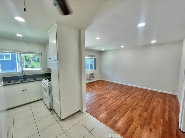 $2,000 | 3123 Foothill Boulevard, Unit 8, La Crescenta, CA 91214