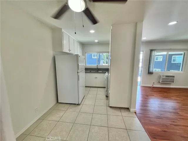 $2,000 | 3123 Foothill Boulevard, Unit 8, La Crescenta, CA 91214