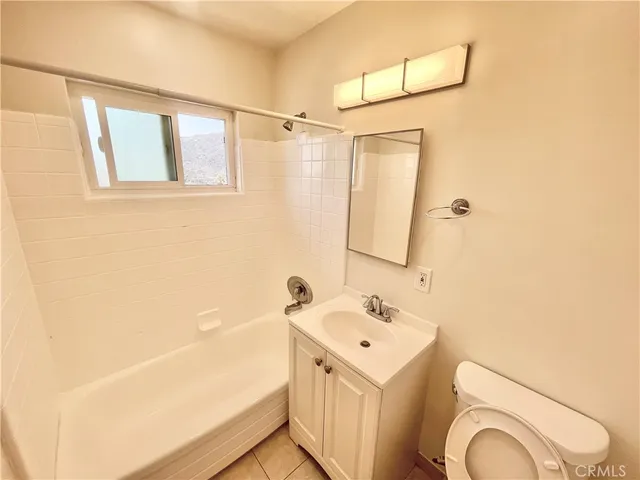 $2,000 | 3123 Foothill Boulevard, Unit 8, La Crescenta, CA 91214