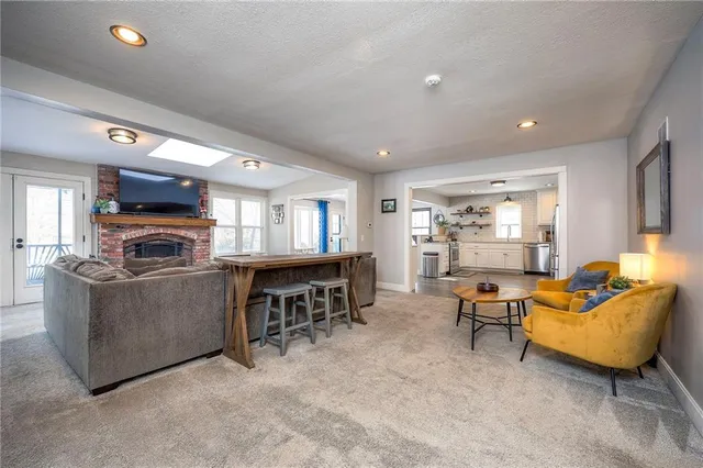 $385,000 | 1512 East Sunvale Drive, Olathe, KS 66062