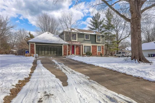 $385,000 | 1512 East Sunvale Drive, Olathe, KS 66062