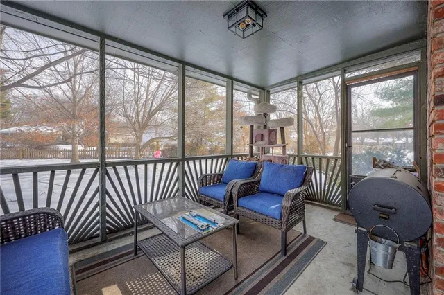 $385,000 | 1512 East Sunvale Drive, Olathe, KS 66062