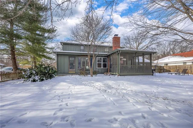 $385,000 | 1512 East Sunvale Drive, Olathe, KS 66062