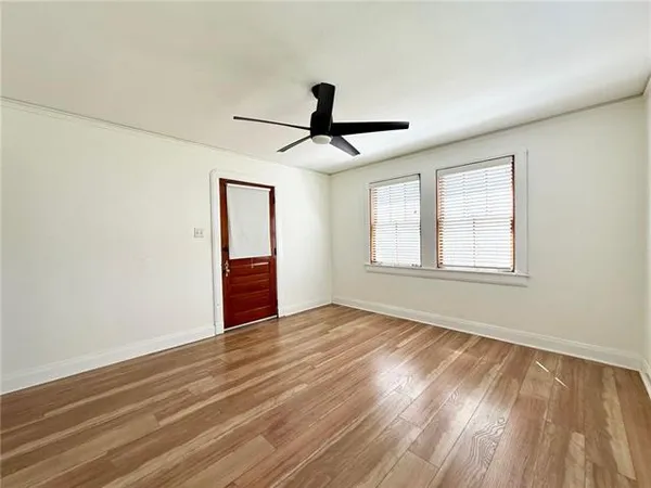 $1,300 | 700 Derbigny Street, Gretna, LA 70053