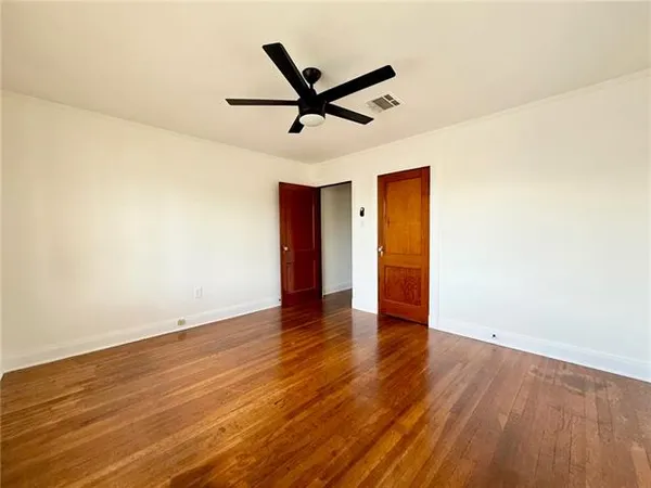$1,300 | 700 Derbigny Street, Gretna, LA 70053