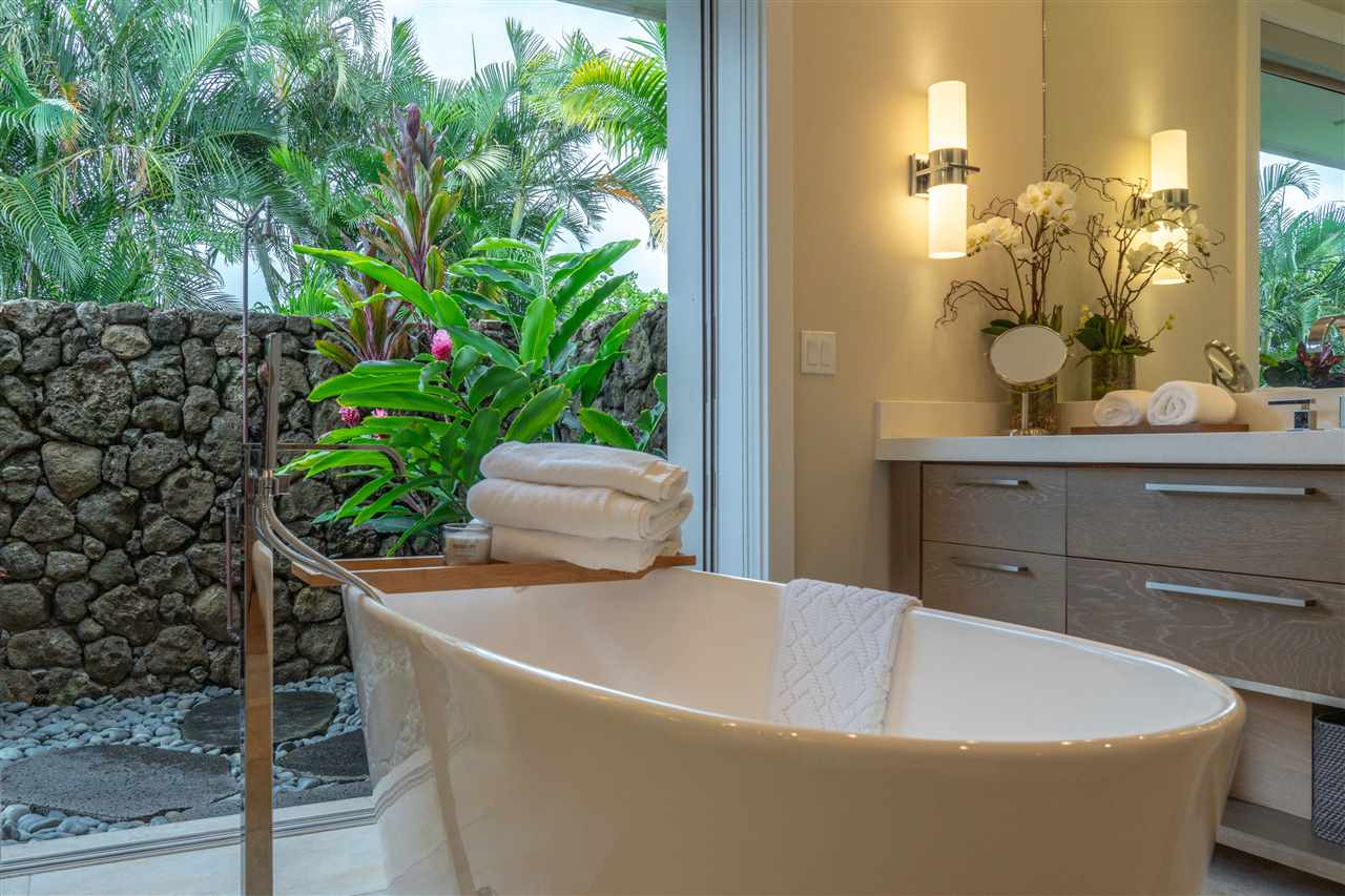40 Hale Pili Way, Unit 15 Haiku, HI 96708 - Photo 17 of 27 a white bath tub sitting in a bathroom