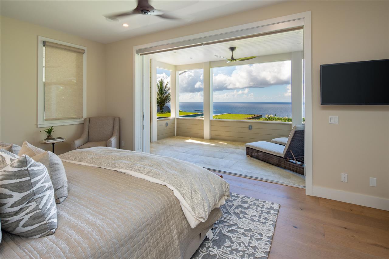 40 Hale Pili Way, Unit 15 Haiku, HI 96708 - Photo 21 of 27 a bedroom with bed and flat screen tv