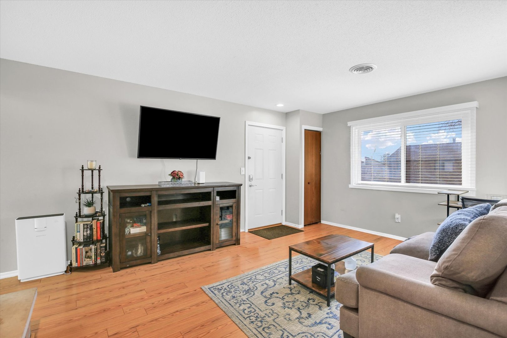 1802 Beck Drive, Unit 7 Urbana, IL 61802 - Photo 5 of 26 a living room with furniture and a flat screen tv