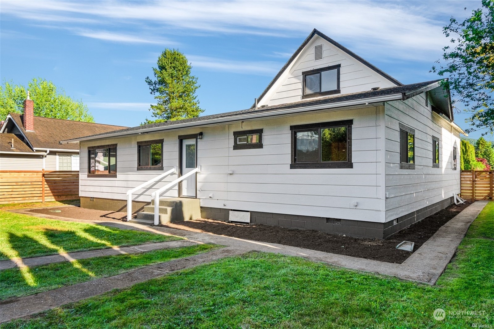 408 Nelson Street Sedro-Woolley, WA 98284 - Photo 22 of 25 a front view of a house with a yard