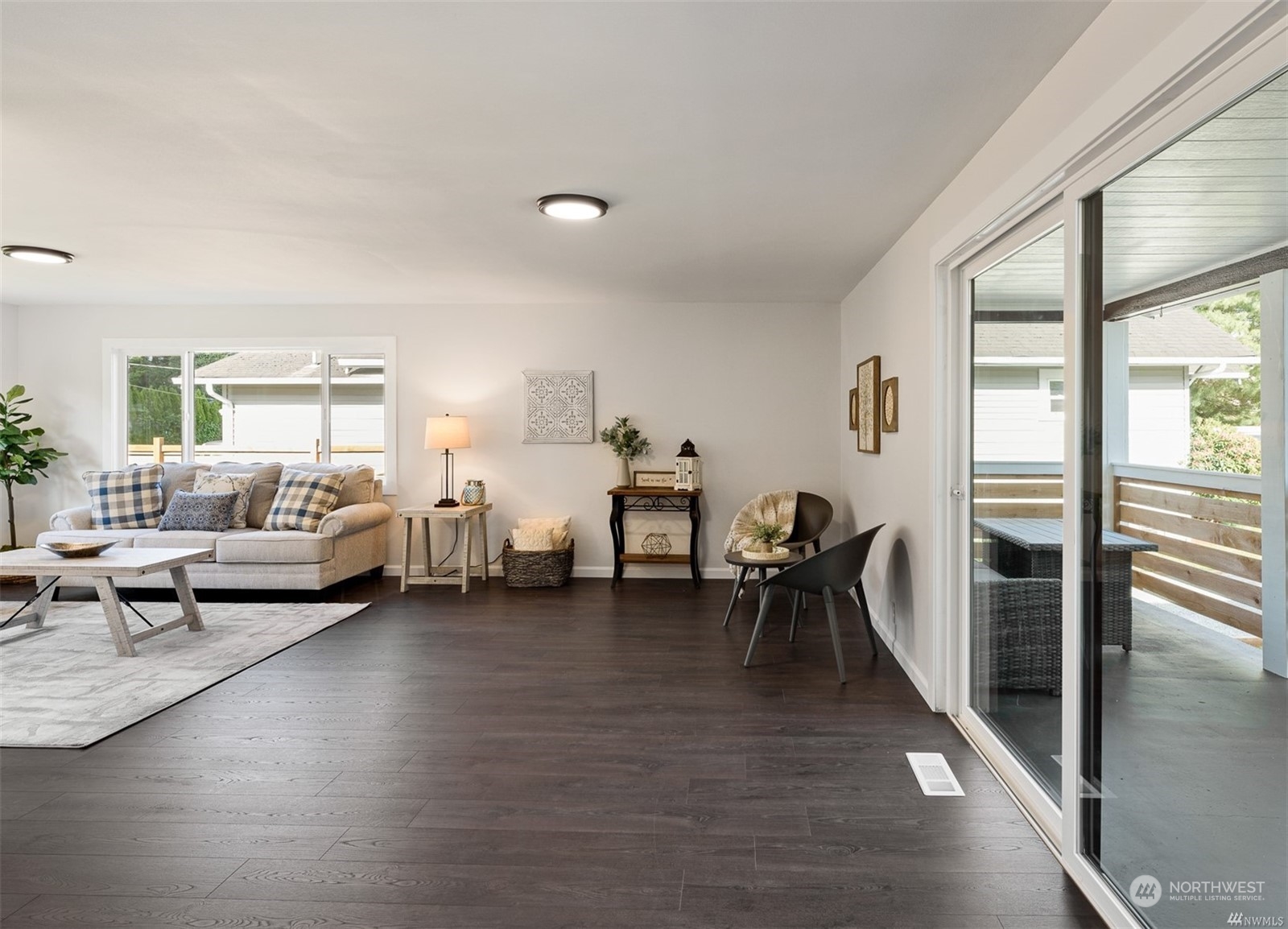 408 Nelson Street Sedro-Woolley, WA 98284 - Photo 8 of 25 a living room with furniture and a table