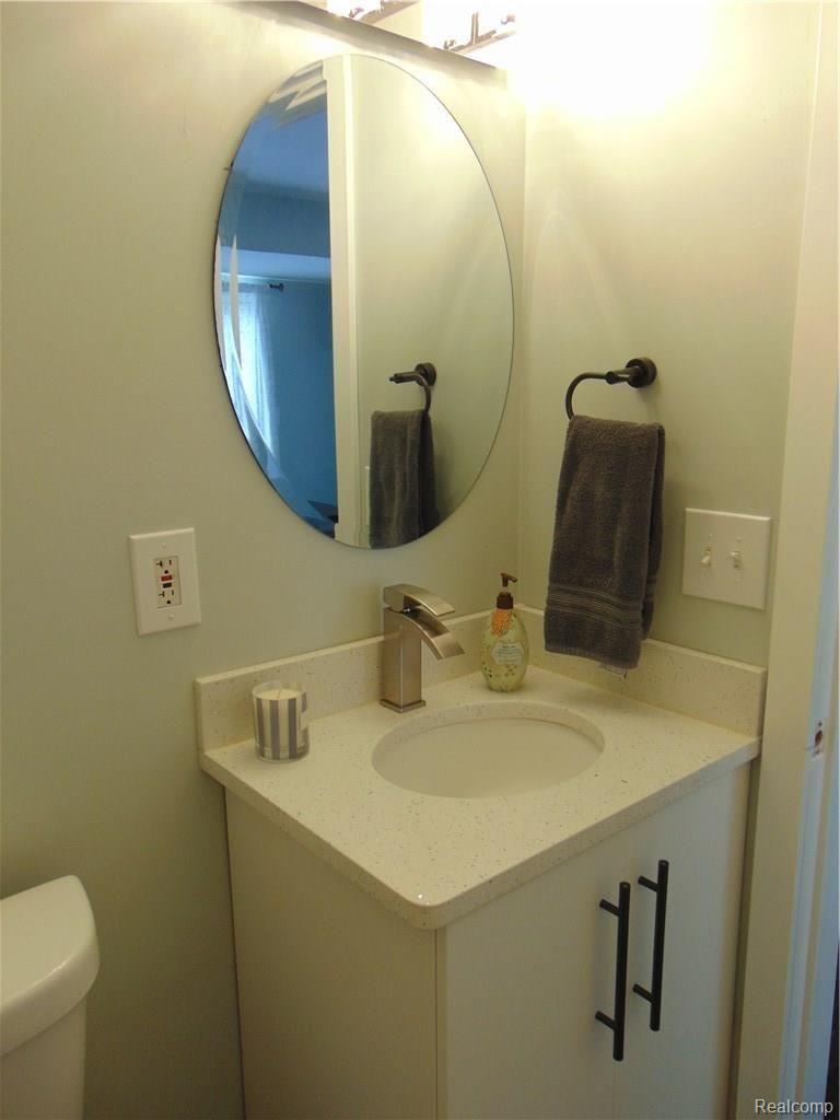1559 Streamwood Court Rochester, MI 48307 - Photo 14 of 25 DSC00684.JPG