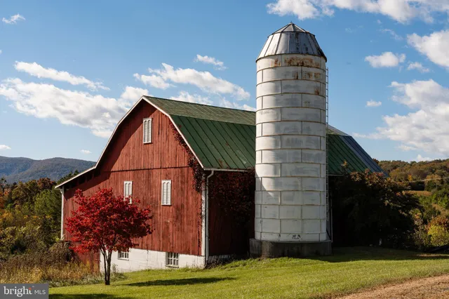 a view of building with outdoor space