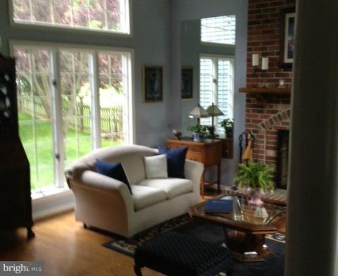 4611 Newington Road Jefferson, MD 21755 - Photo 11 of 29 Living Room