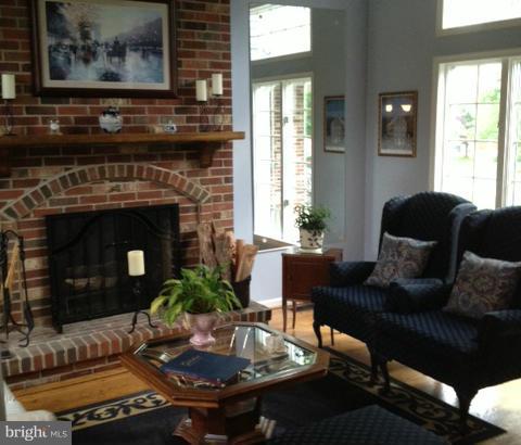 4611 Newington Road Jefferson, MD 21755 - Photo 12 of 29 Living Room
