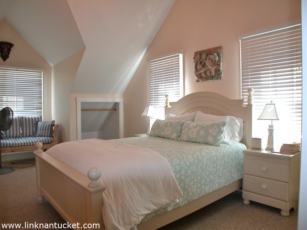 15 Essex Road Nantucket, MA 02554 - Photo 10 of 14 Gallery Image 10