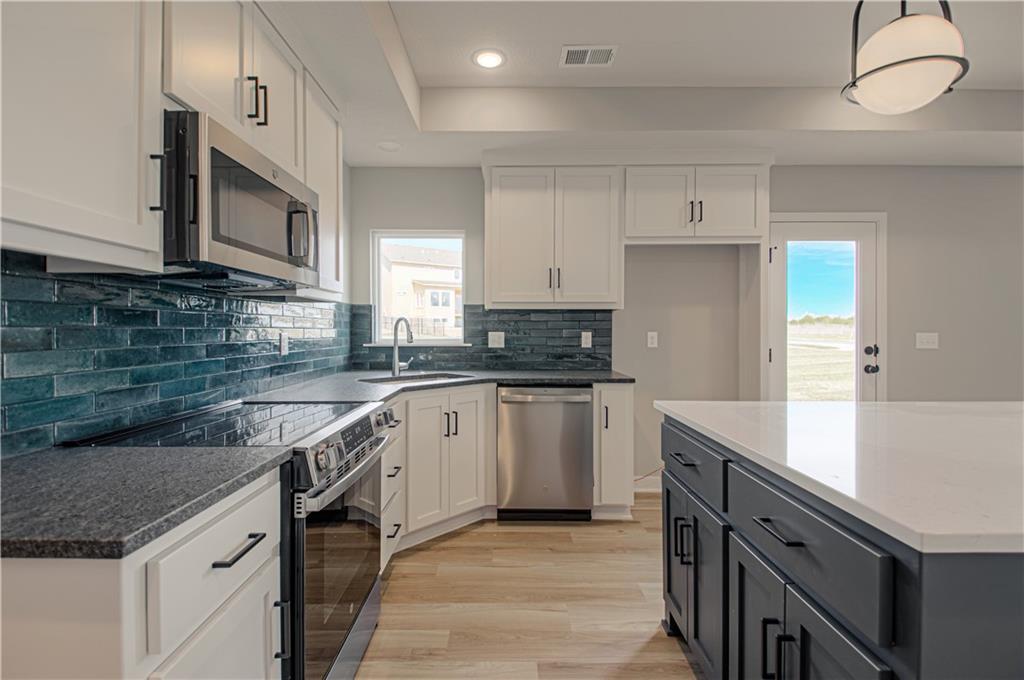 1504 Southwest Arborpark Terrace Lee's Summit, MO 64082 - Photo 12 of 37