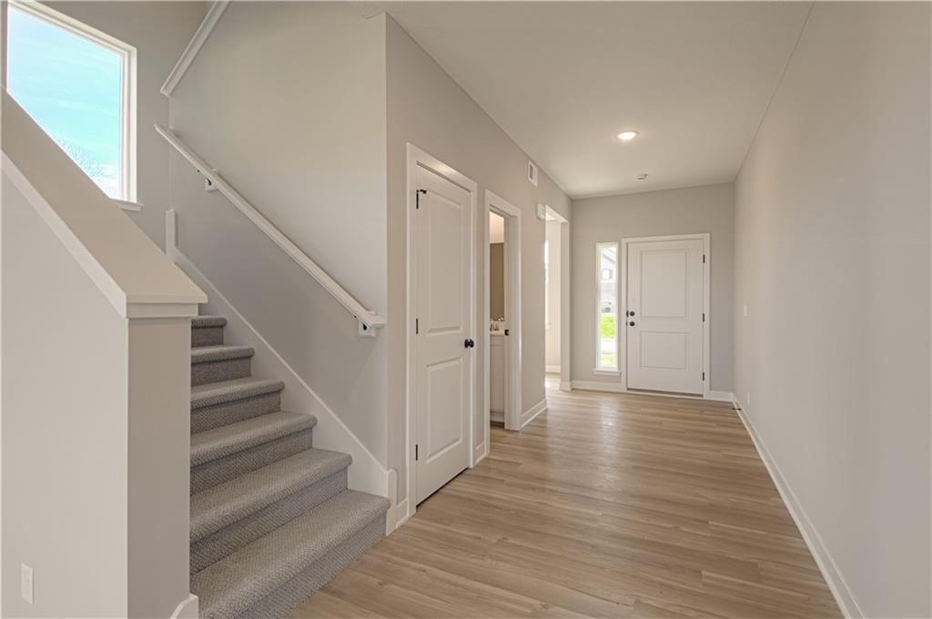 1504 Southwest Arborpark Terrace Lee's Summit, MO 64082 - Photo 3 of 37