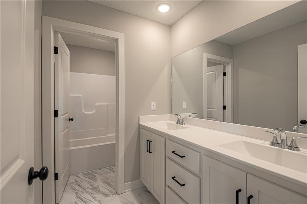 1504 Southwest Arborpark Terrace Lee's Summit, MO 64082 - Photo 32 of 37