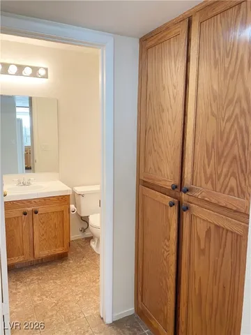 $2,050 | 3008 Ocean View Drive, Las Vegas, NV 89117