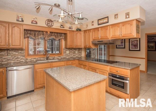 4006 Jersey Ridge Road Davenport, IA 52807 - Photo 7 of 20 Gallery Image 7