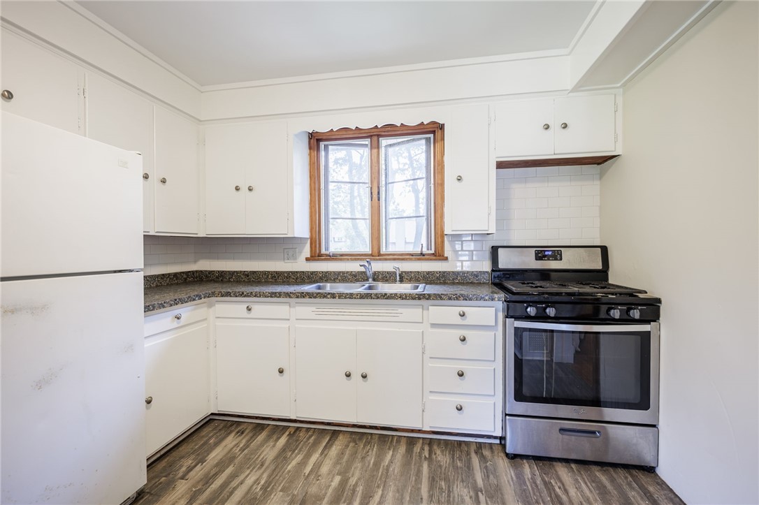 326 Barrington Street, Unit 2 Rochester, NY 14607 - Photo 13 of 49 Eat-in kitchen