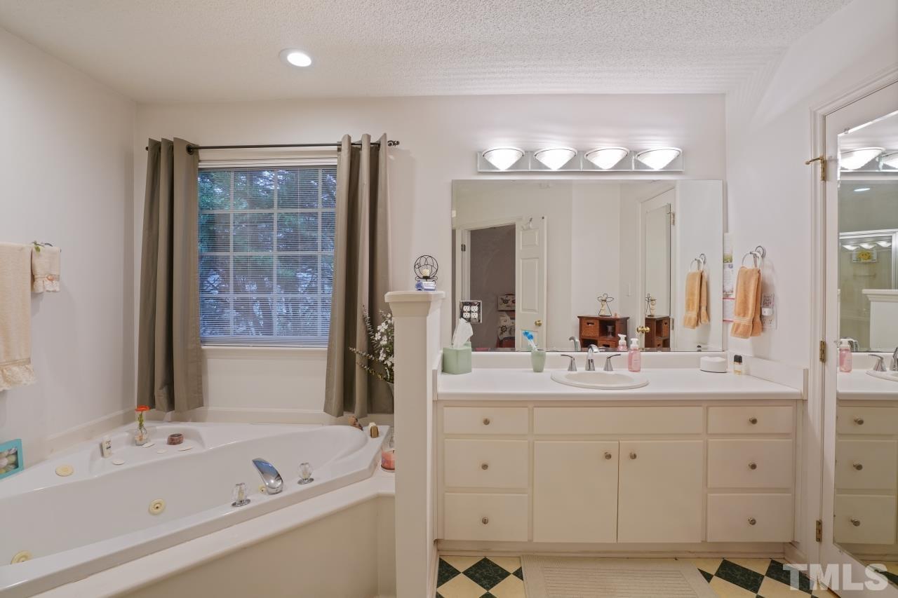 4028 Forty-Niner's Road Clayton, NC 27520 - Photo 16 of 27 Gallery Image 16