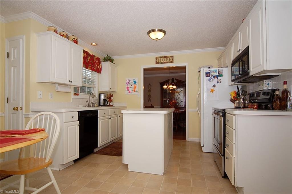 3338 Timberwolf Avenue High Point, NC 27265 - Photo 10 of 30 Great cabinet space in the kitchen!