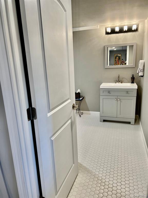 5515 Woodfall Road Clarkston, MI 48348 - Photo 28 of 28