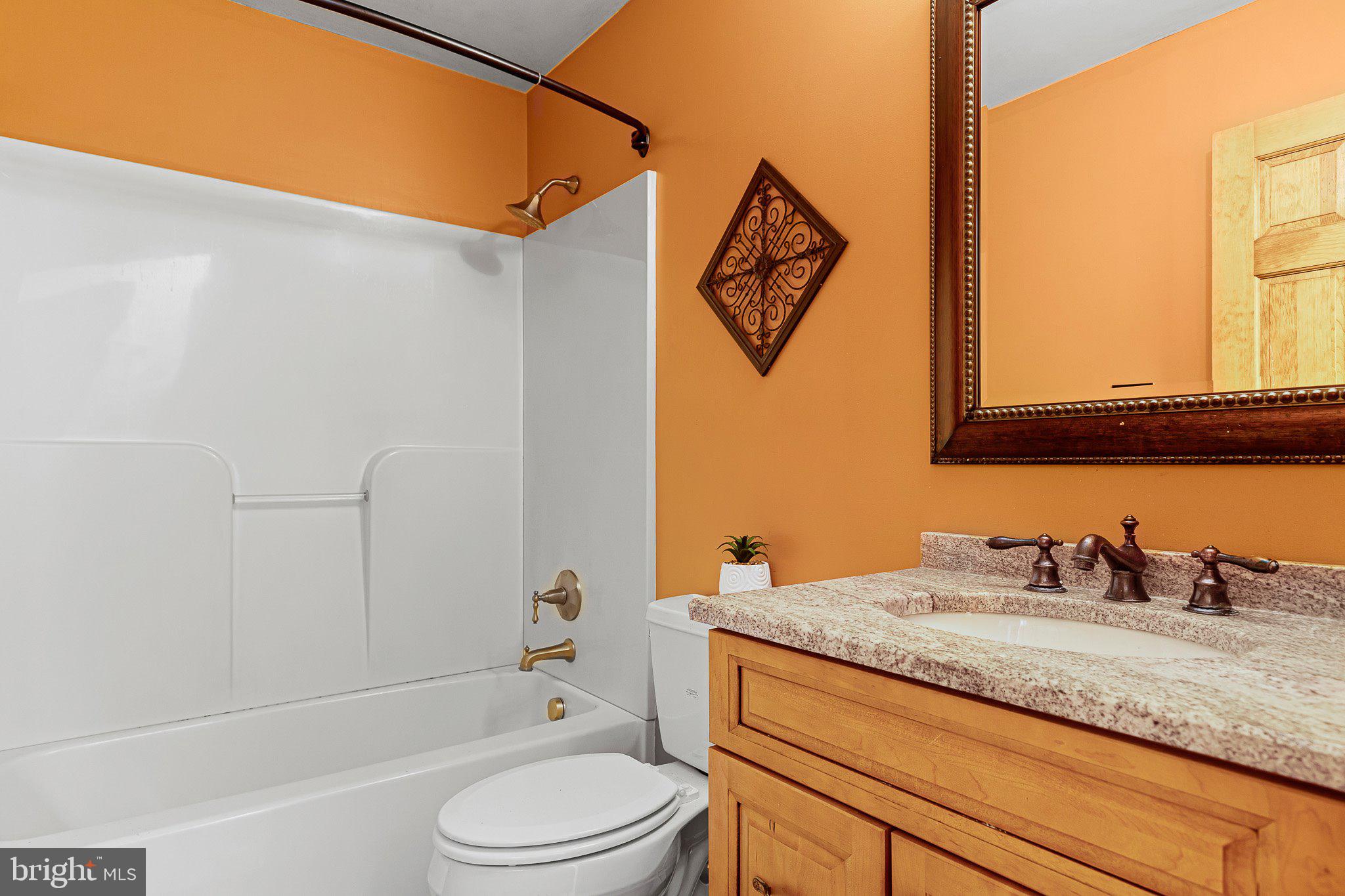 129 Old Chestnut Road Elkton, MD 21921 - Photo 21 of 25 Full hallway bath