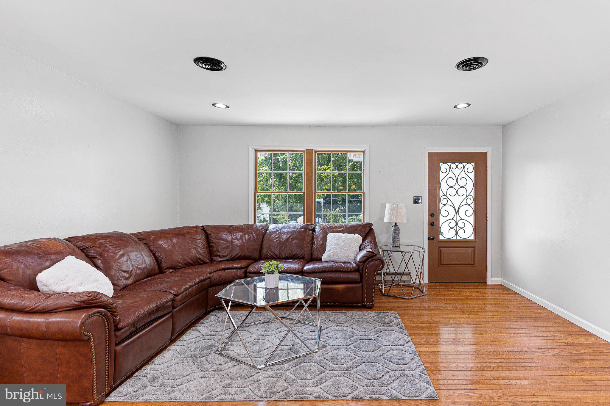129 Old Chestnut Road Elkton, MD 21921 - Photo 3 of 25 Living Room