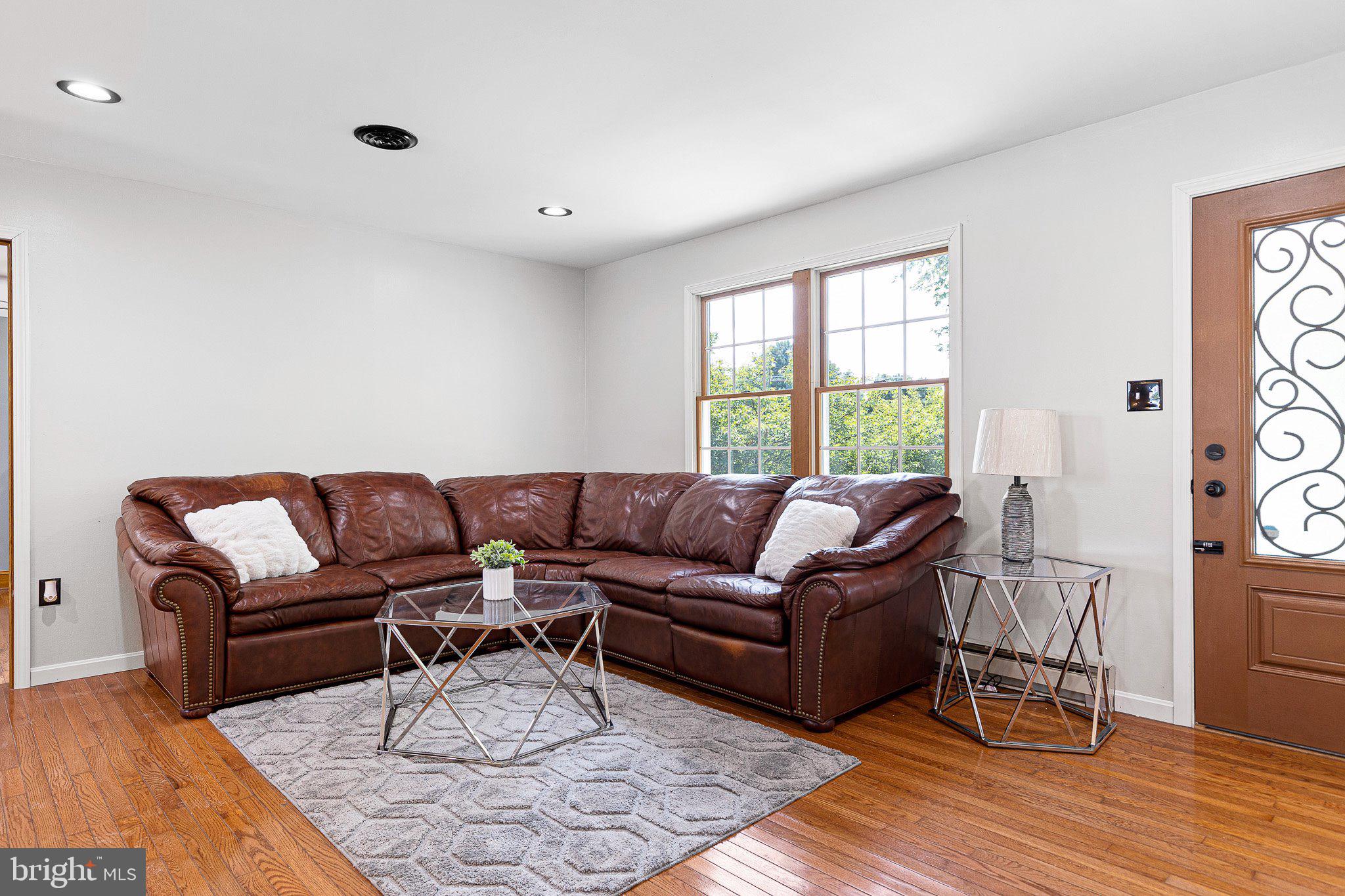 129 Old Chestnut Road Elkton, MD 21921 - Photo 4 of 25 Living Room